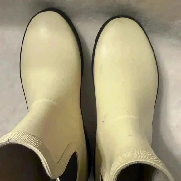 Water resistant Chelsea rain slip on ankle boots in cream color Women’s size 8 - Picture 7 of 9